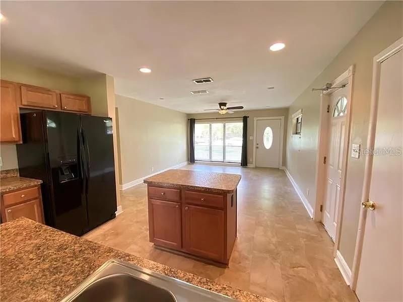 For Rent: $2,999 (3 beds, 2 baths, 1136 Square Feet)