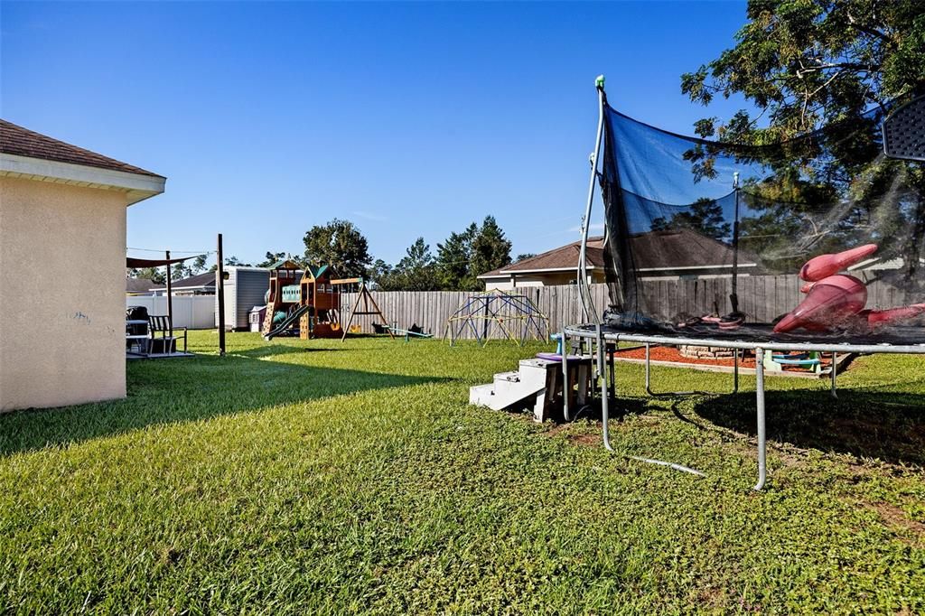 For Sale: $299,900 (3 beds, 2 baths, 1079 Square Feet)