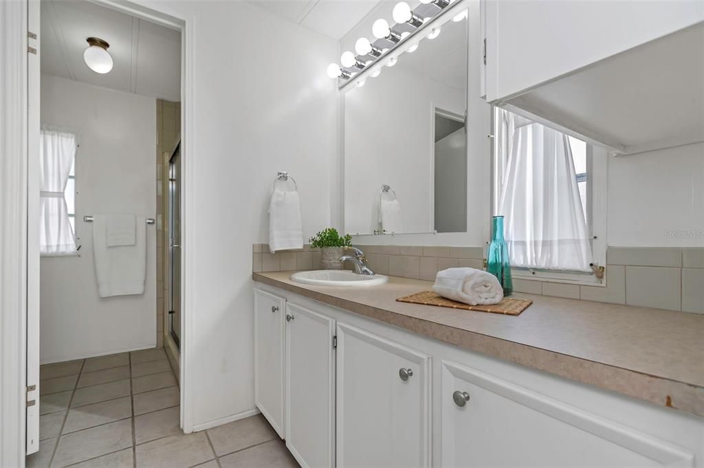 For Sale: $318,000 (2 beds, 2 baths, 1416 Square Feet)