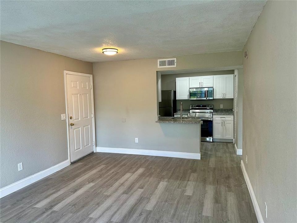 For Rent: $1,500 (1 beds, 1 baths, 627 Square Feet)