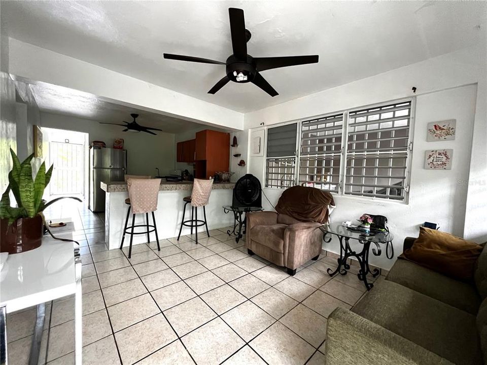 For Sale: $185,000 (5 beds, 2 baths, 1150 Square Feet)