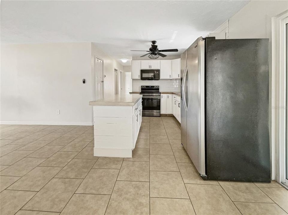 For Sale: $327,000 (3 beds, 1 baths, 1030 Square Feet)