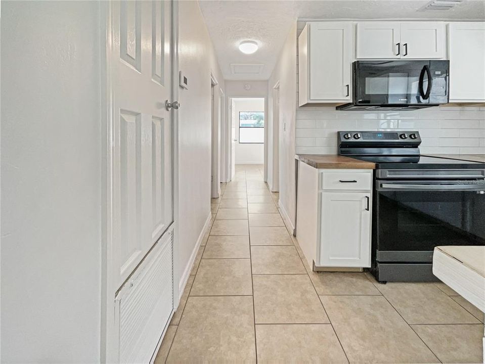 For Sale: $327,000 (3 beds, 1 baths, 1030 Square Feet)