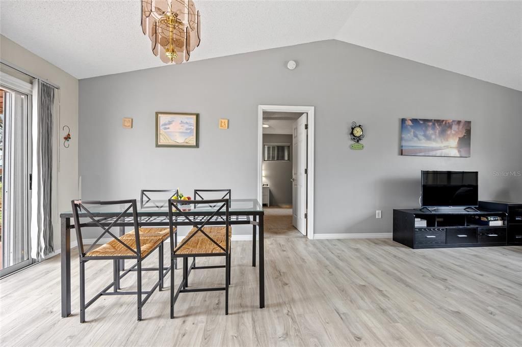 For Sale: $299,900 (3 beds, 2 baths, 1698 Square Feet)