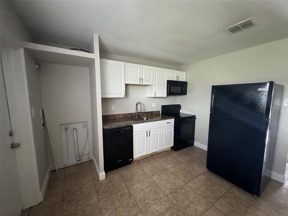 For Rent: $1,725 (2 beds, 1 baths, 740 Square Feet)