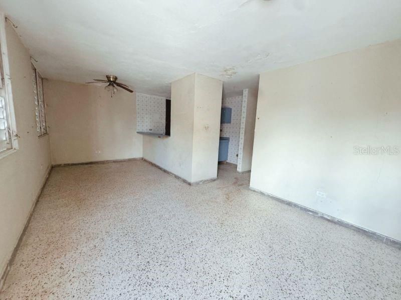 En Venta: $90,000 (4 camas, 2 baños, 1050 Pies cuadrados)