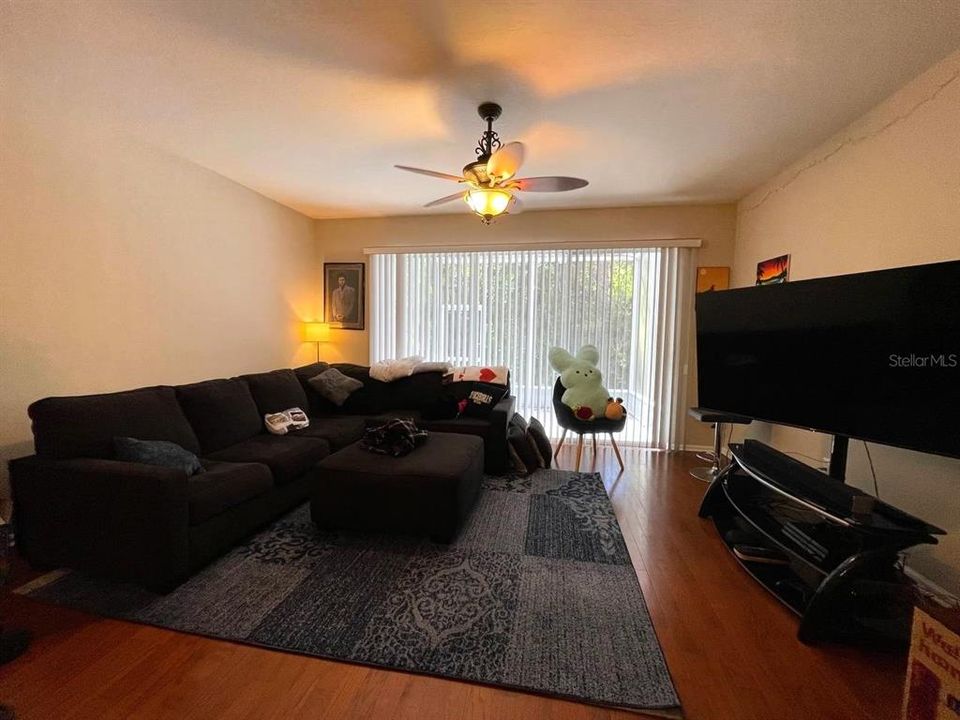 For Rent: $2,100 (3 beds, 2 baths, 1718 Square Feet)