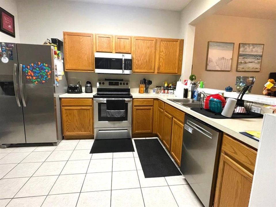 For Rent: $2,100 (3 beds, 2 baths, 1718 Square Feet)