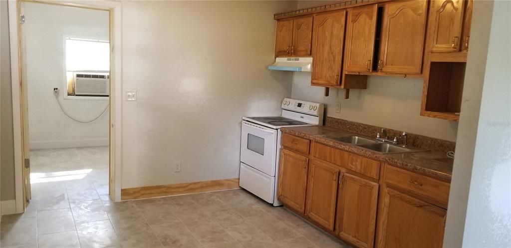 For Rent: $1,795 (3 beds, 1 baths, 922 Square Feet)