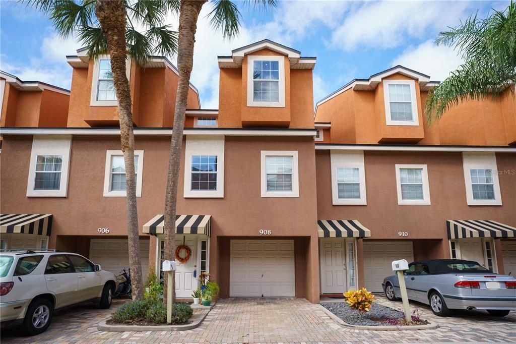 Active With Contract: $365,000 (3 beds, 3 baths, 1500 Square Feet)