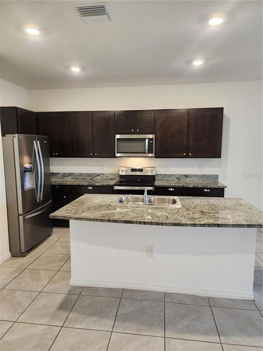 For Rent: $2,100 (3 beds, 2 baths, 1688 Square Feet)