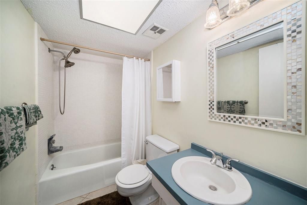 For Sale: $269,500 (2 beds, 2 baths, 1025 Square Feet)