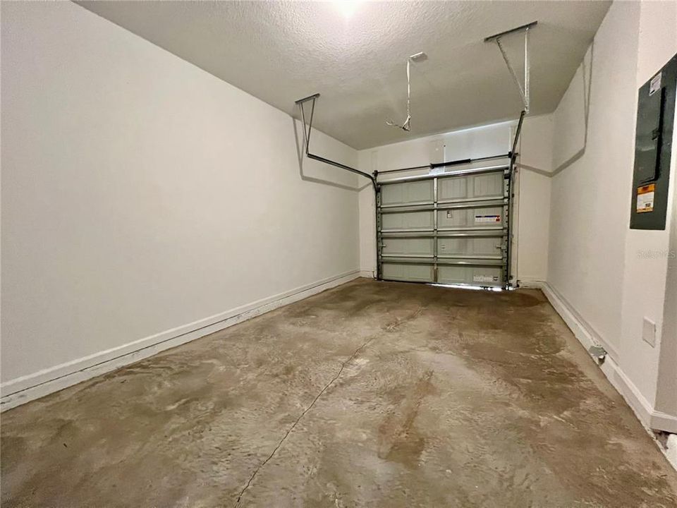 For Rent: $2,400 (3 beds, 2 baths, 1600 Square Feet)