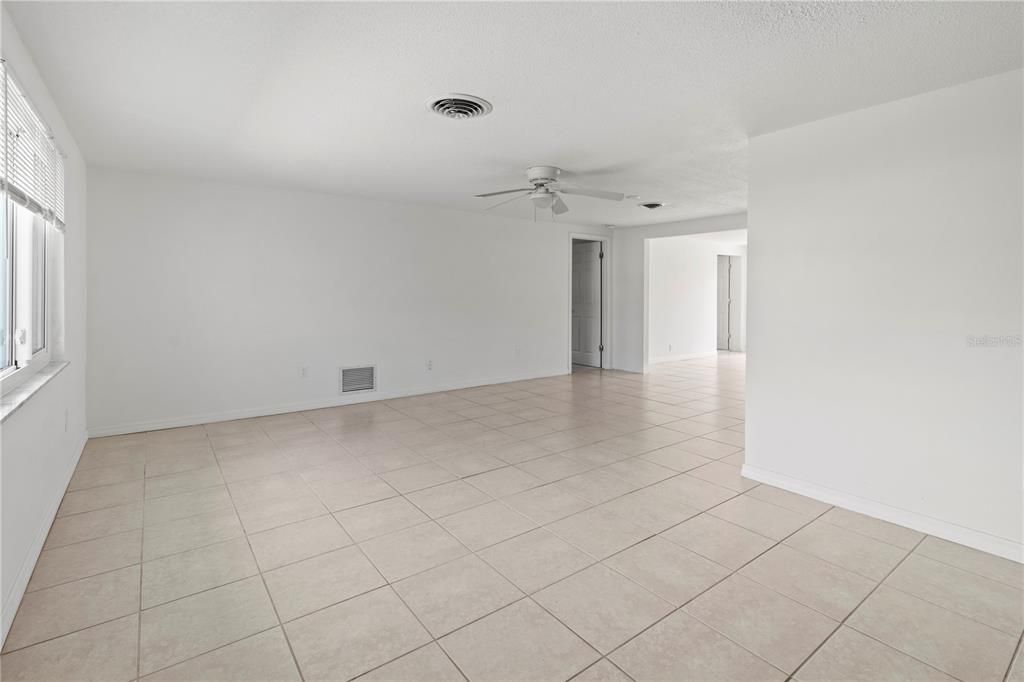 For Sale: $347,000 (3 beds, 2 baths, 1569 Square Feet)