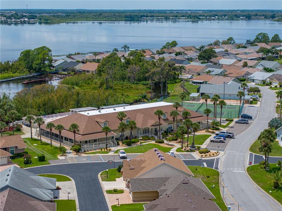 COMMUNITY CLUBHOUSE OVERLOOKING Lake Henry