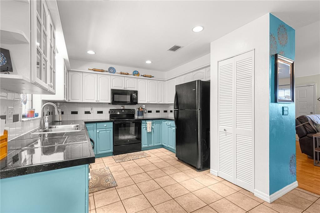 For Sale: $257,500 (3 beds, 2 baths, 1344 Square Feet)