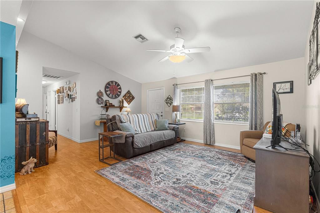 For Sale: $257,500 (3 beds, 2 baths, 1344 Square Feet)