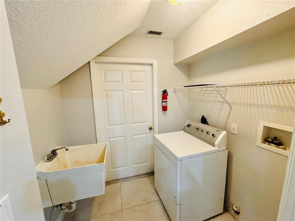 For Rent: $3,600 (3 beds, 2 baths, 2612 Square Feet)