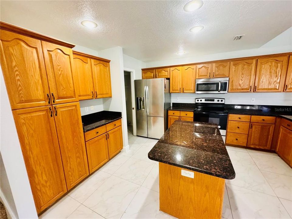 For Rent: $3,600 (3 beds, 2 baths, 2612 Square Feet)