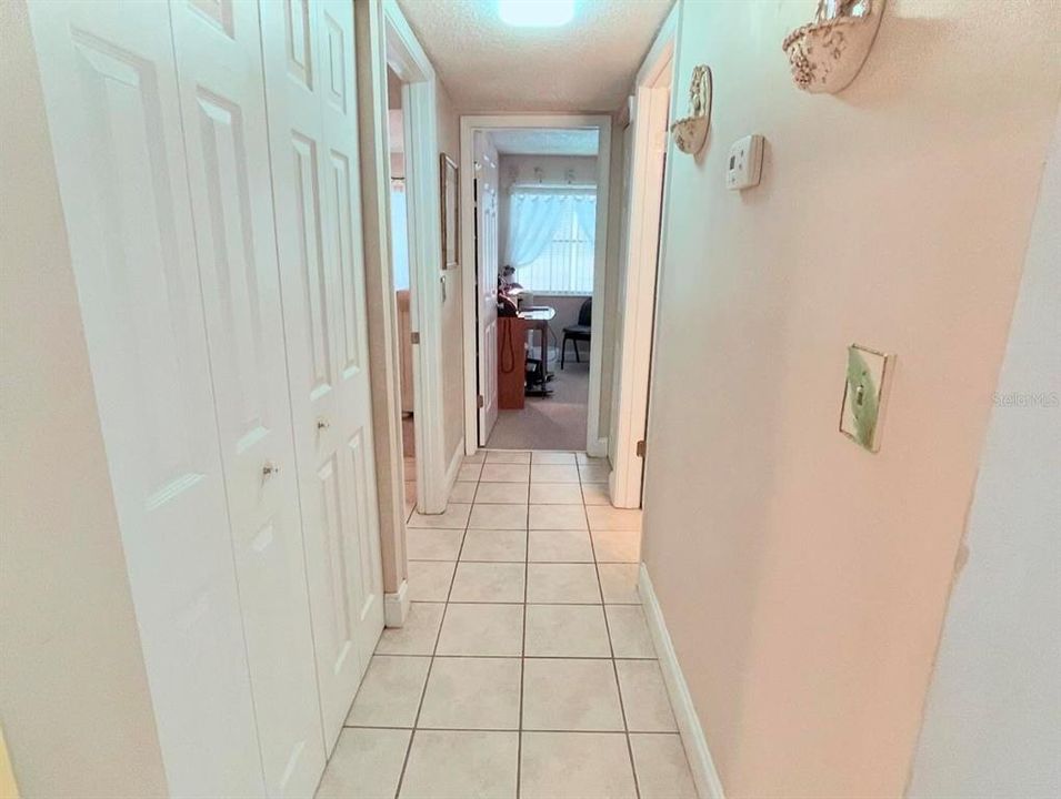 For Sale: $196,000 (2 beds, 2 baths, 897 Square Feet)