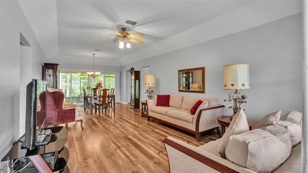 Living room/dining room