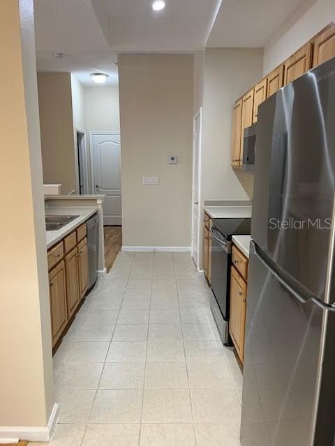 For Rent: $1,900 (1 beds, 1 baths, 858 Square Feet)