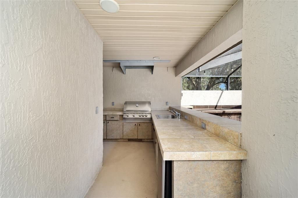 Outdoor grill/sink/fridge