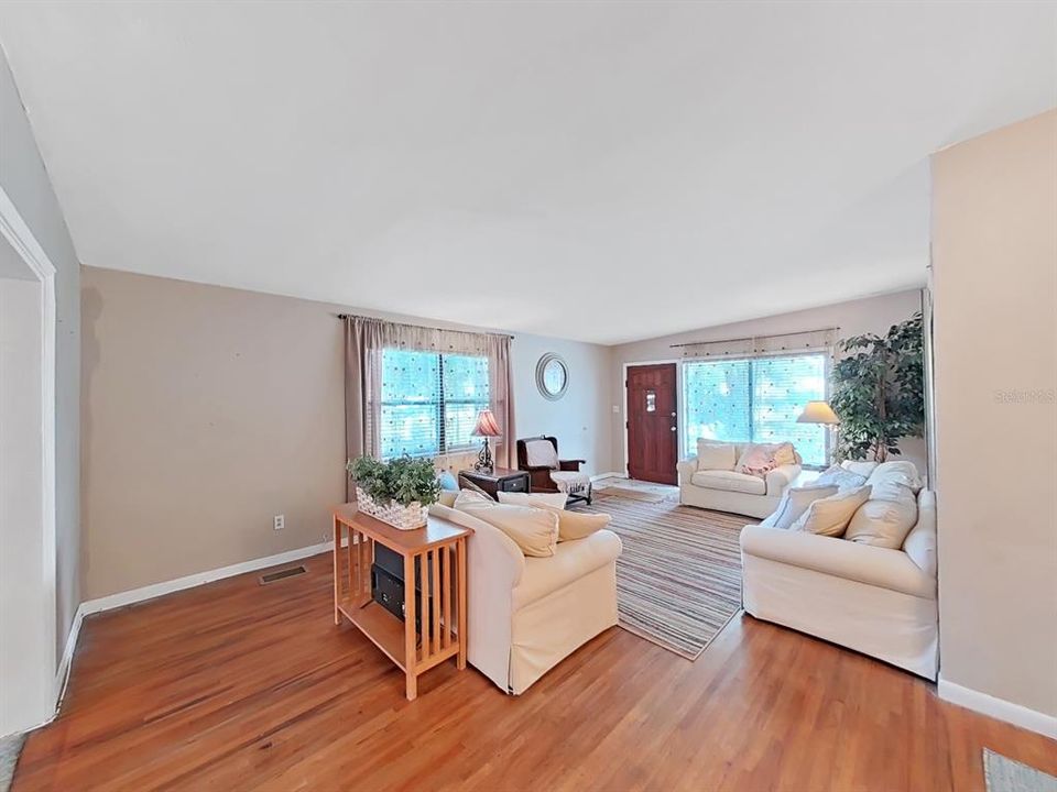 For Sale: $415,000 (3 beds, 3 baths, 2199 Square Feet)