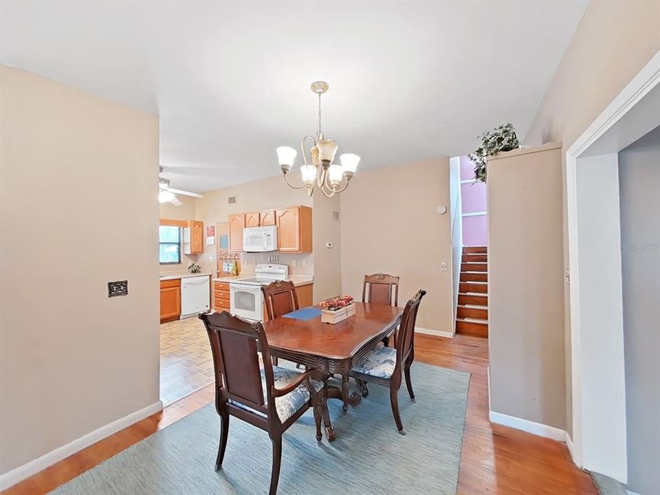 For Sale: $415,000 (3 beds, 3 baths, 2199 Square Feet)