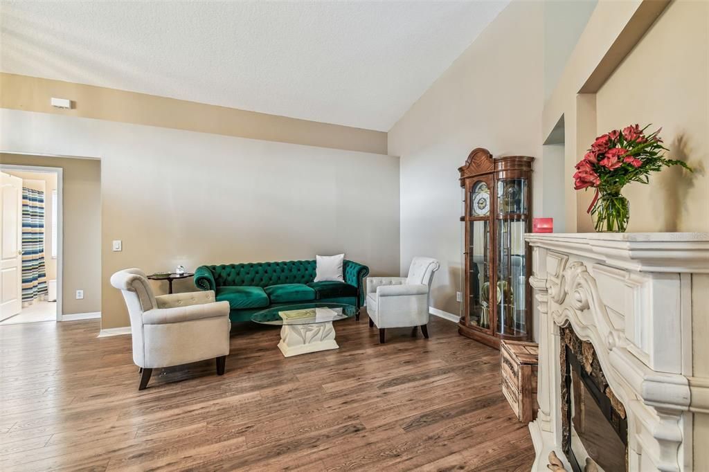 For Sale: $378,000 (3 beds, 2 baths, 1598 Square Feet)