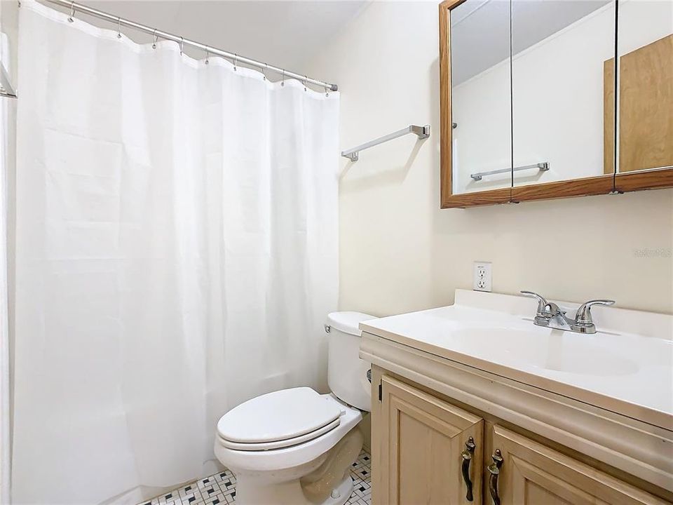 For Sale: $225,000 (3 beds, 2 baths, 1404 Square Feet)