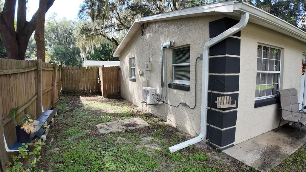 For Sale: $198,900 (2 beds, 1 baths, 800 Square Feet)