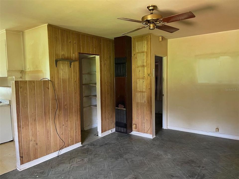 For Sale: $99,900 (1 beds, 1 baths, 625 Square Feet)