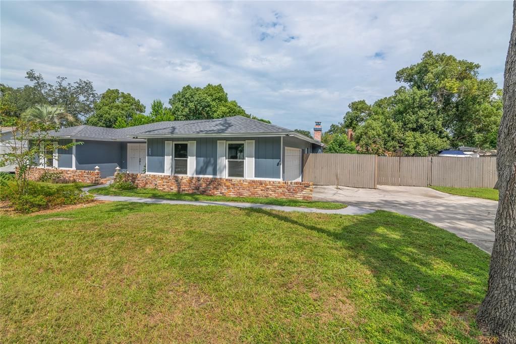 For Sale: $524,900 (4 beds, 2 baths, 2032 Square Feet)