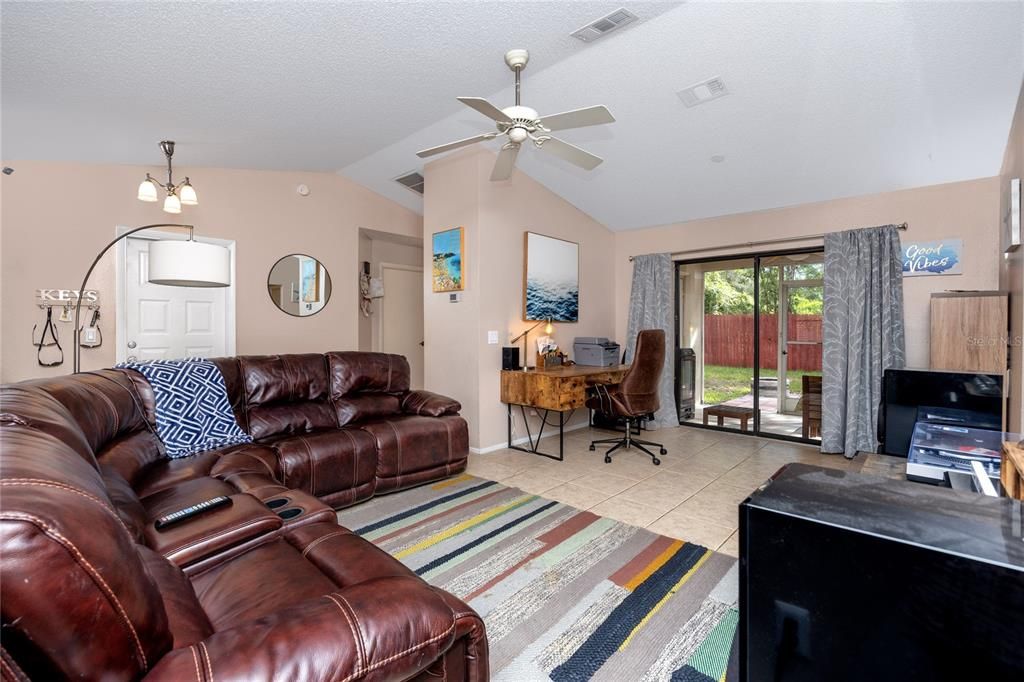 For Sale: $259,900 (2 beds, 2 baths, 1057 Square Feet)