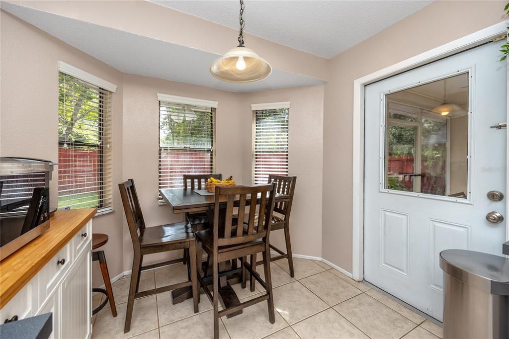 For Sale: $259,900 (2 beds, 2 baths, 1057 Square Feet)