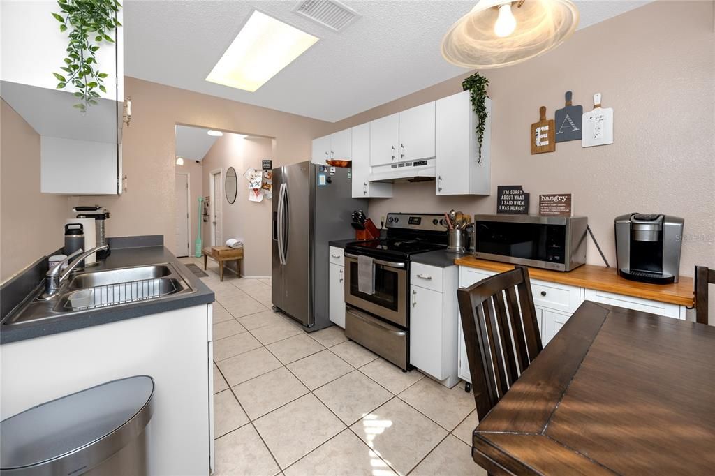 For Sale: $259,900 (2 beds, 2 baths, 1057 Square Feet)