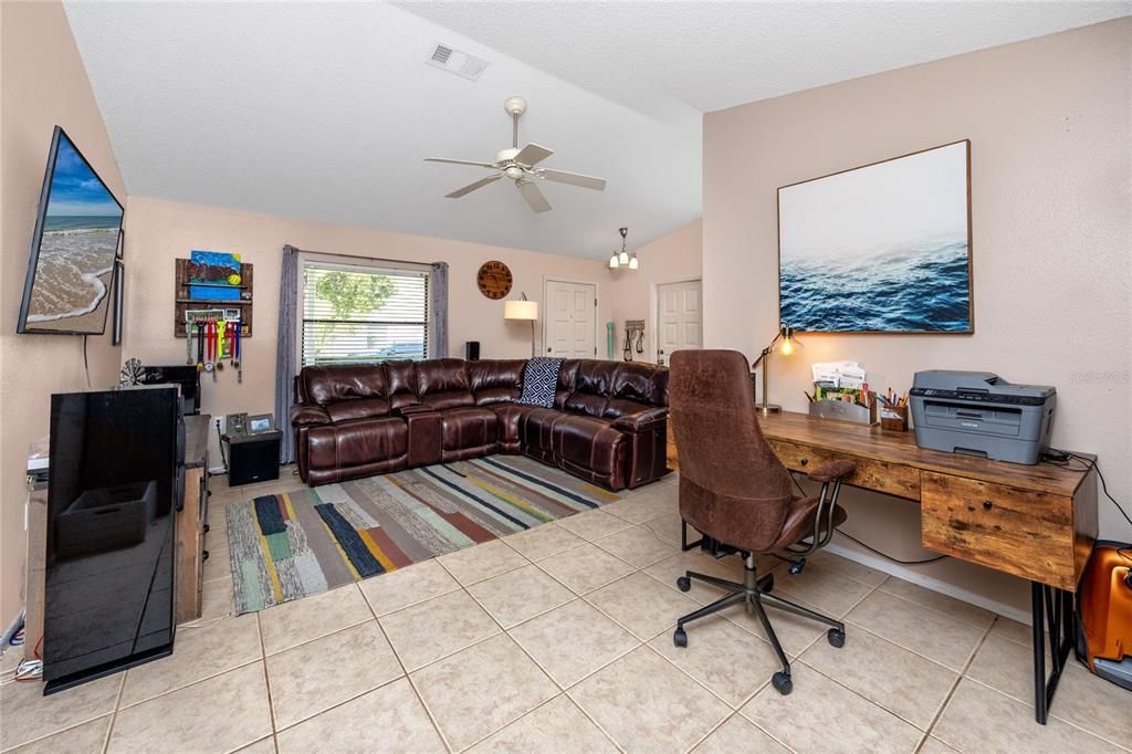 For Sale: $259,900 (2 beds, 2 baths, 1057 Square Feet)