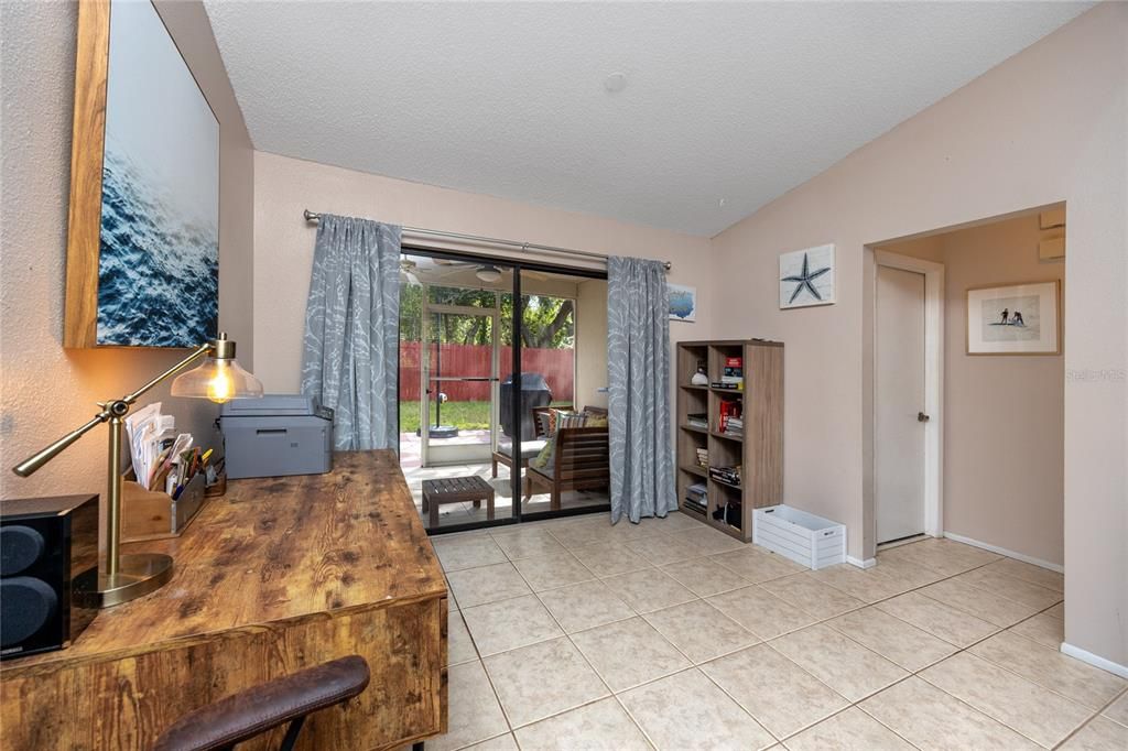 For Sale: $259,900 (2 beds, 2 baths, 1057 Square Feet)