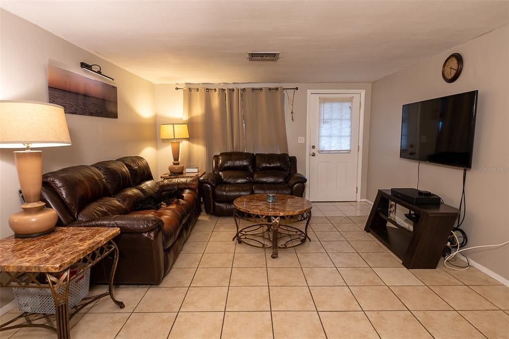 For Sale: $264,900 (3 beds, 2 baths, 1088 Square Feet)