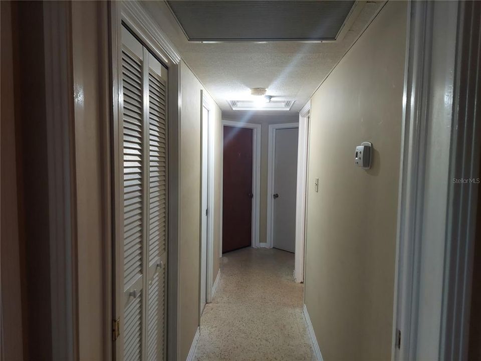 En Venta: $450,000 (5 camas, 2 baños, 2065 Pies cuadrados)