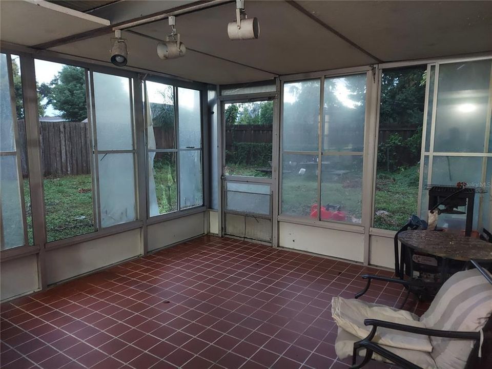 En Venta: $450,000 (5 camas, 2 baños, 2065 Pies cuadrados)