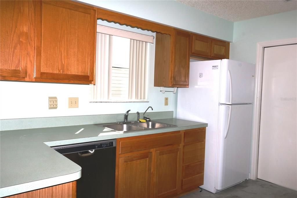 For Sale: $279,900 (2 beds, 2 baths, 1468 Square Feet)