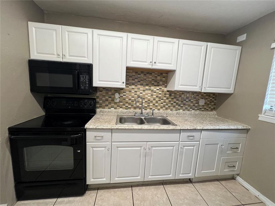 For Sale: $182,000 (2 beds, 1 baths, 1032 Square Feet)