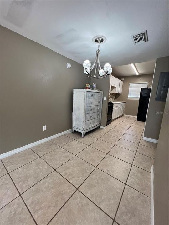 For Sale: $182,000 (2 beds, 1 baths, 1032 Square Feet)