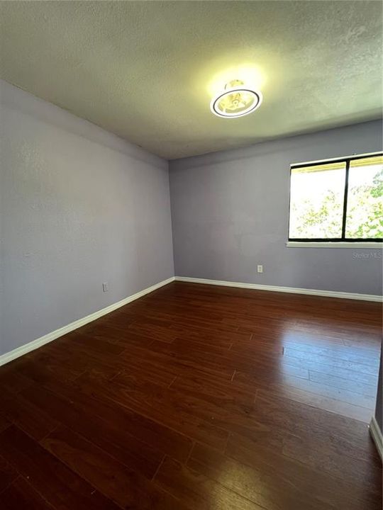 For Sale: $182,000 (2 beds, 1 baths, 1032 Square Feet)