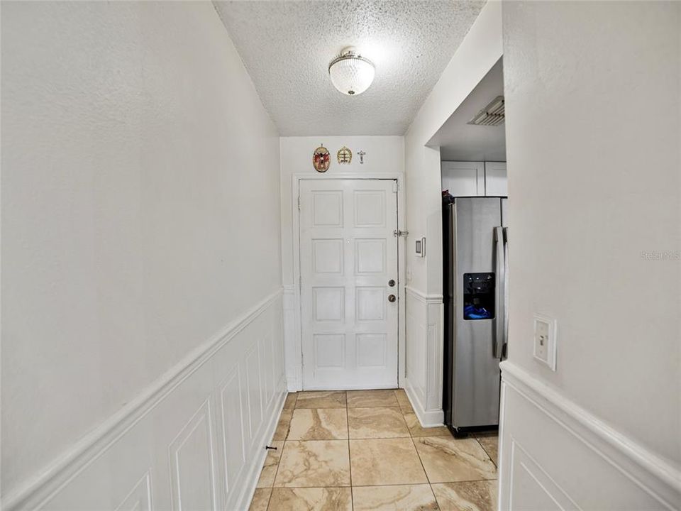 For Sale: $299,900 (2 beds, 2 baths, 1049 Square Feet)