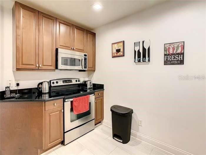 For Sale: $370,000 (3 beds, 2 baths, 1354 Square Feet)