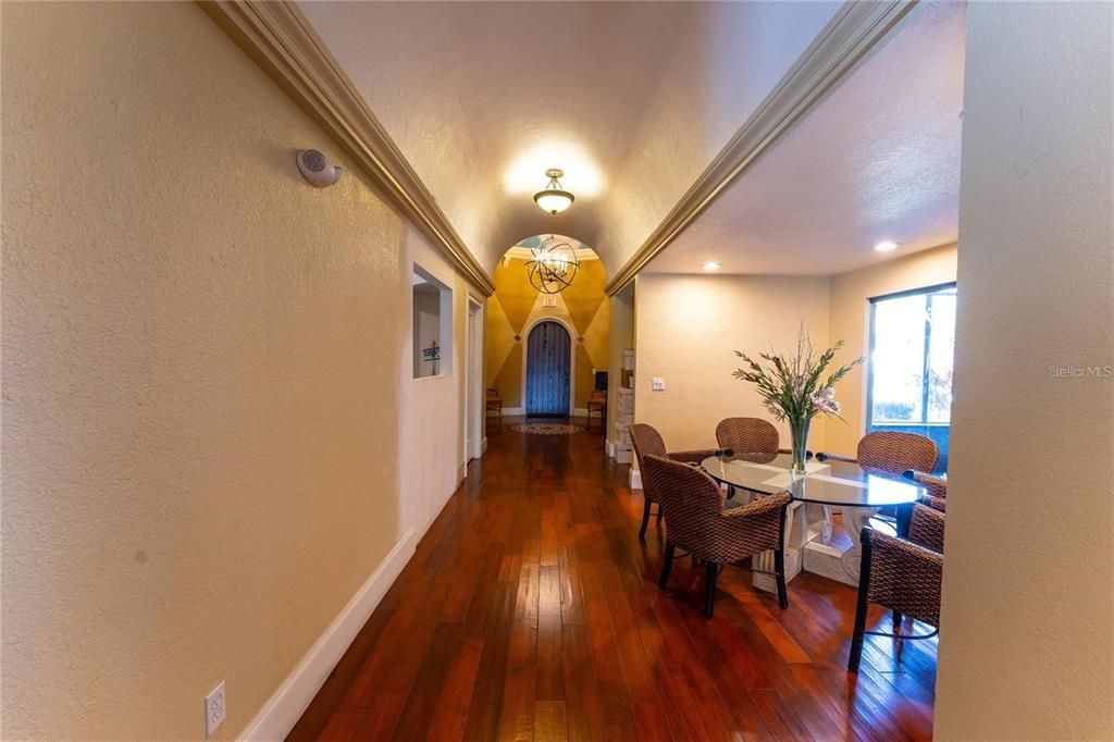 For Rent: $2,200 (2 beds, 2 baths, 988 Square Feet)