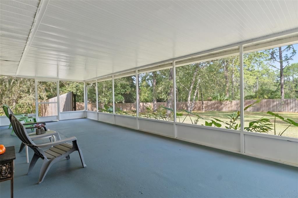 Awesome Screened In Porch !! The Perfect place to relax